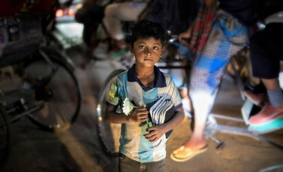 Agência dá cartão vermelho simbólico para quem pratica trabalho infantil